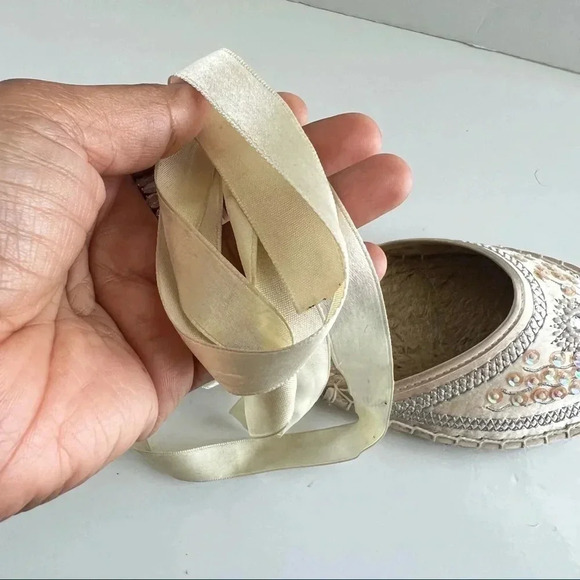 BALLERINA SATIN LACE UP FLAT  CREAM SHOES SIZE 8 - Picture 9 of 10